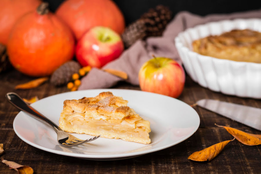 Czym się różni szarlotka od jabłecznika?