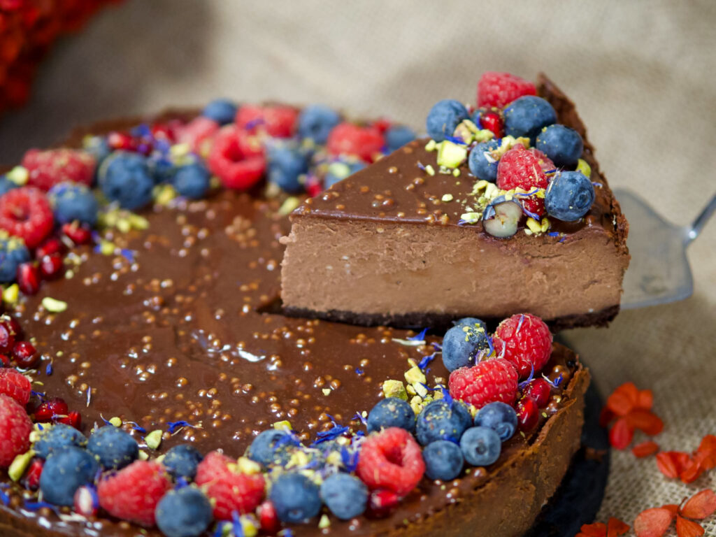 Ciasto sernik czekoladowy na bezglutenowym spodzie brownie