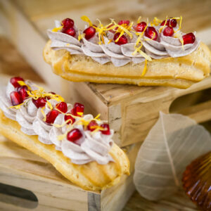 Ekler cynamonowy z rokitnikiem