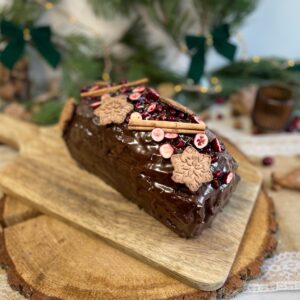 PIERNIK PRZEKŁADANY POWIDŁAMI ŚLIWKOWYMI